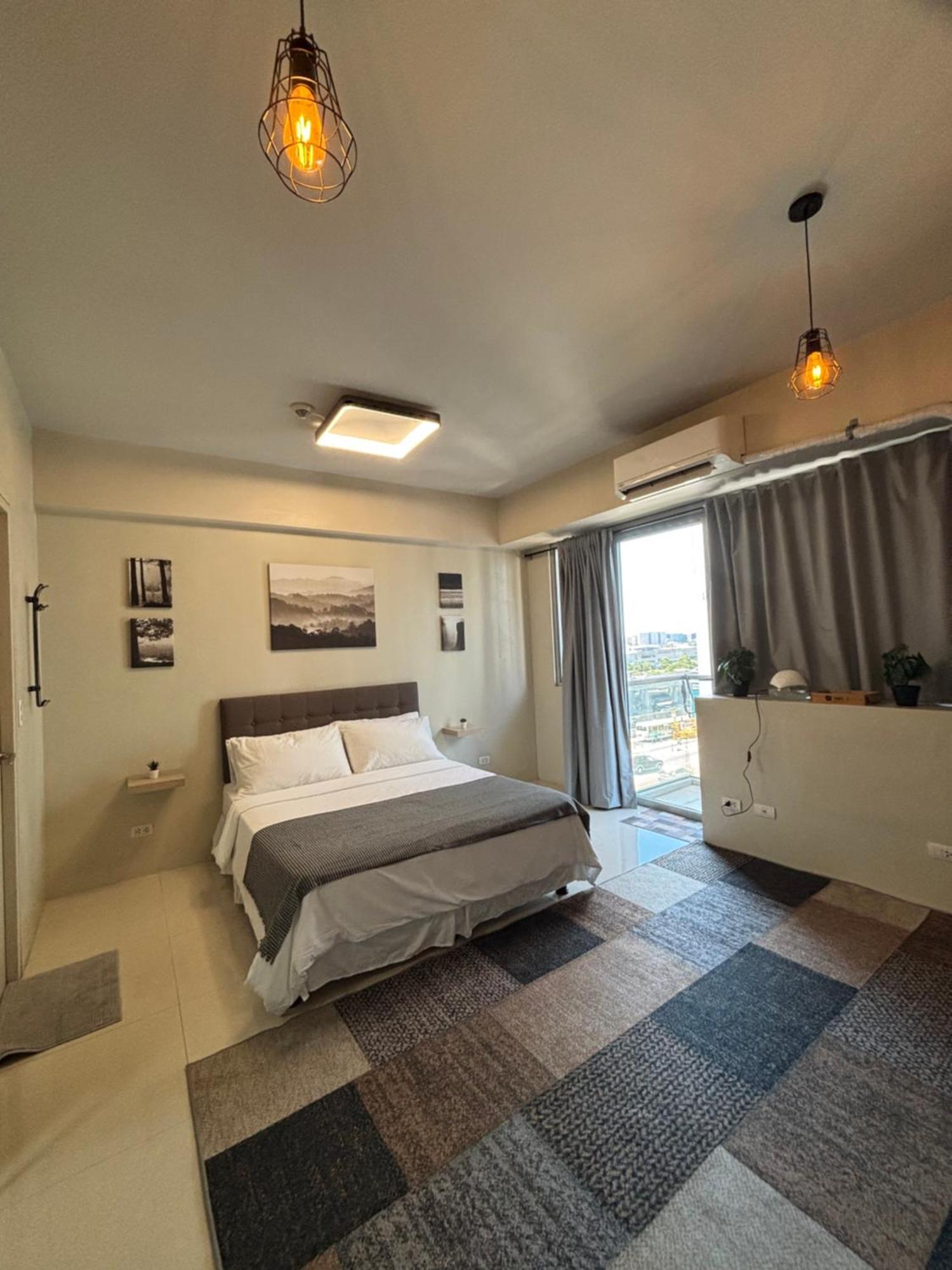 One Palm Tree Villas Short Walk Via Runway Manila Naia T3 Pasay Exterior photo